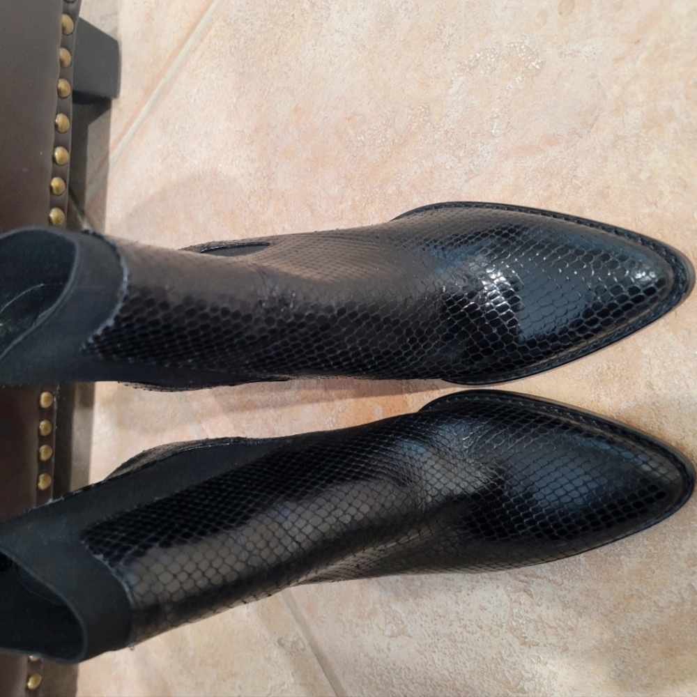 Zara black slip in ankle boots (like new)